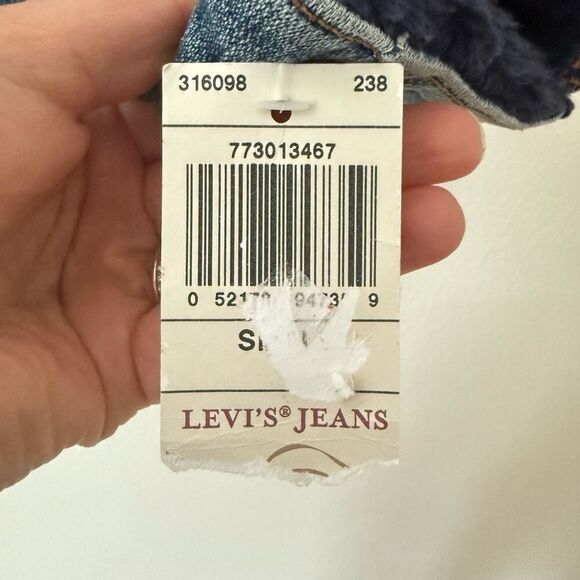Brand New Levi's Women's Size Small Fauc Fur Collared Denim Trucker Jacket - Picture 8 of 11